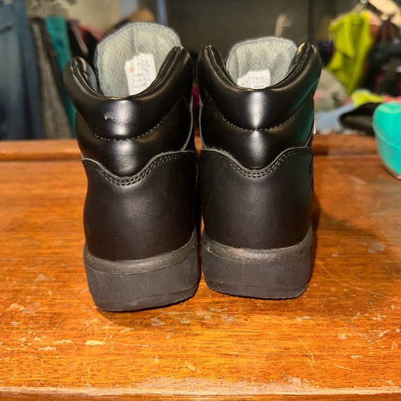 Kids timberland boots size 4.5